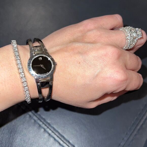 New Battery! AUTHENTIC MOVADO SILVER LADIES WATCH - Picture 5 of 5